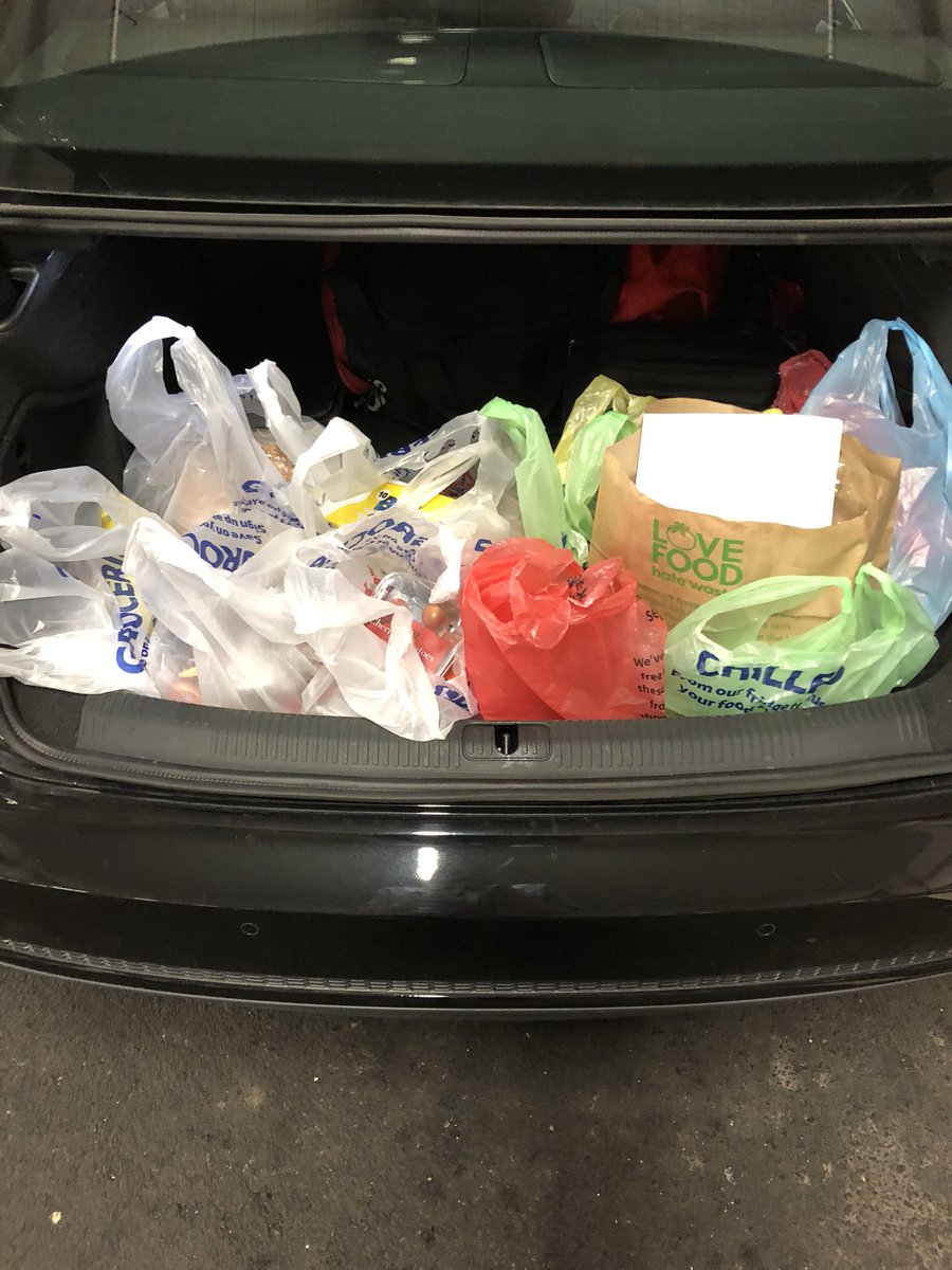 dparkerchef's tweet photo. Hey @Tesco I’ve just done click and collect, this same order when I shop myself takes 3/4 bags, 2 now I have my bags for life, how come when you guys shop I have around 15 ? A lot of things 1 item per bag ? #savetheplastic https://t.co/JEpNyB9hw6