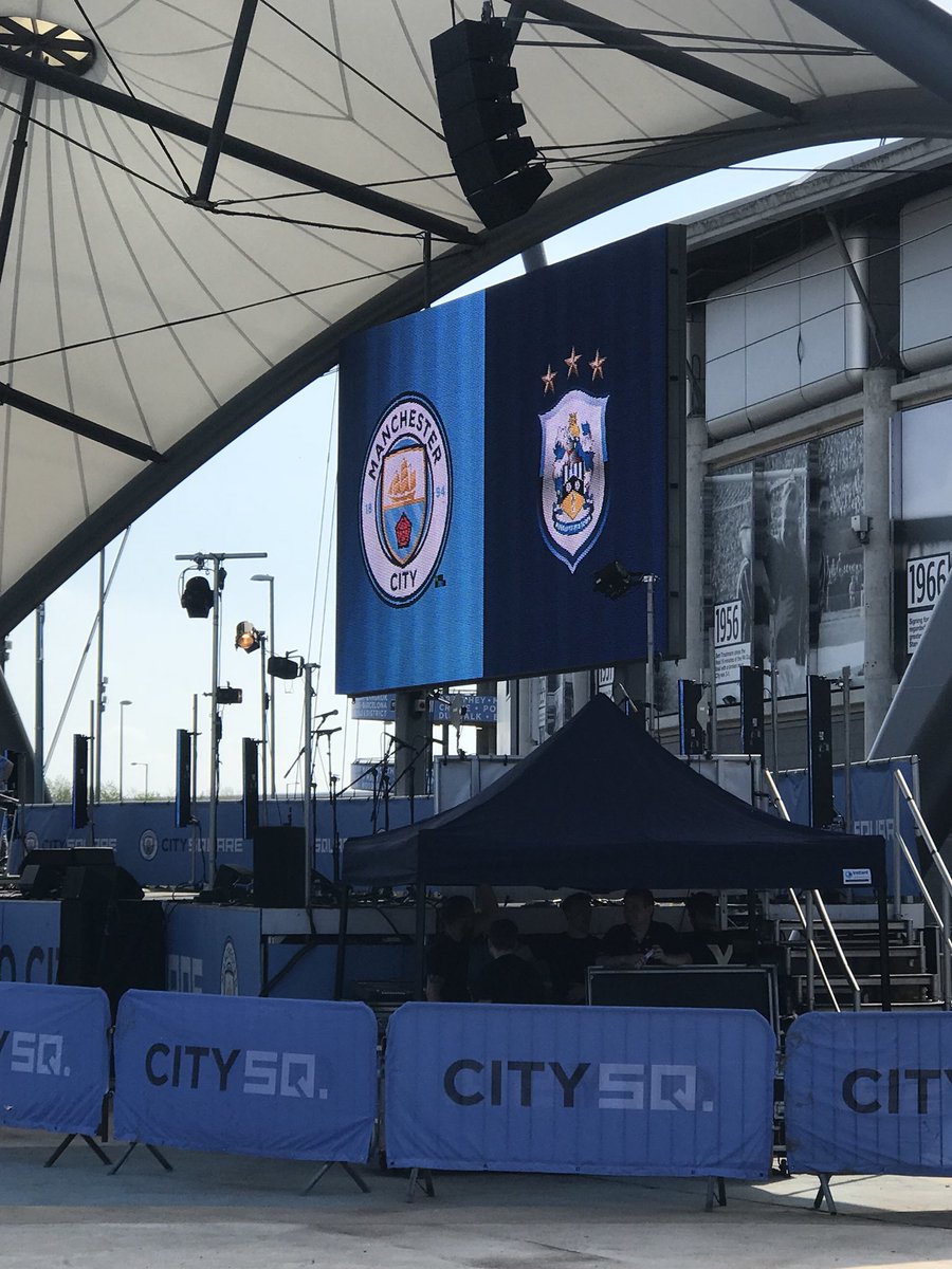 UKBeerjet's tweet photo. #beerjet #mcfcvhtfc #trial #sixpintsinsevenseconds #premierleaguetitlewinners https://t.co/8FfQeO4oB2