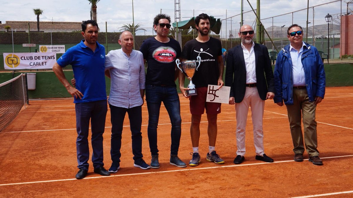 .<a href="/sergiogutierr30/">Sergio Gutierrez Ferrol</a> , campeón del segundo torneo del Circuito @IBPUniusoTenis disputado en el <a href="/CtCarlet/">Club de tenis Carlet</a> al vencer a @richyvillacorta bit.ly/2FOS8u3