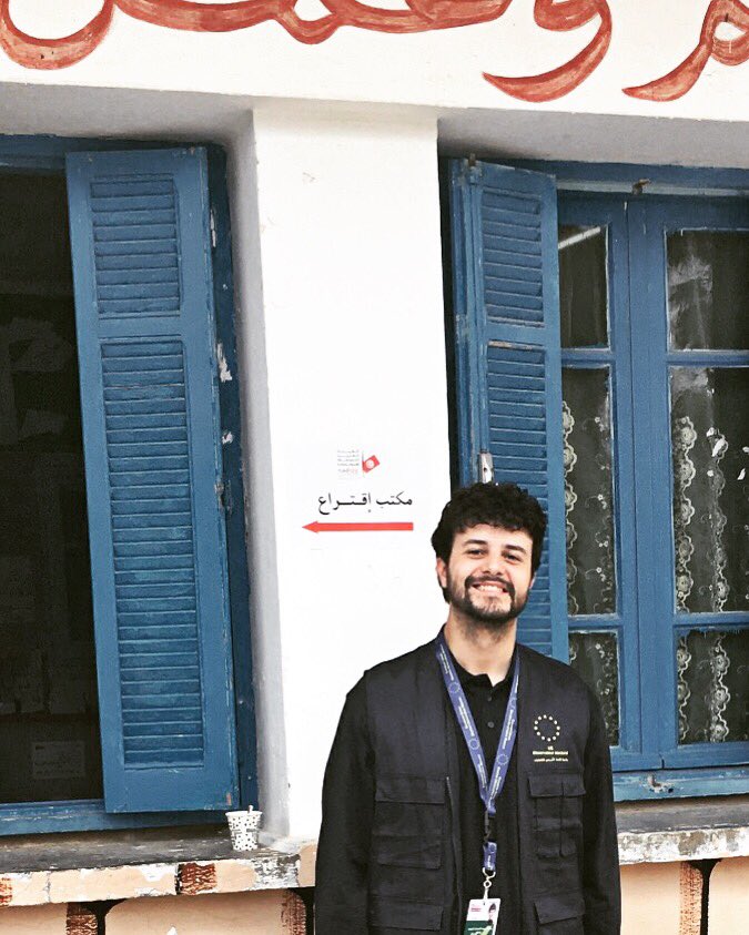 brandobenifei's tweet photo. Davanti a un seggio a #Carthage, vicino a #Tunisi, prima di entrare per osservare le operazioni di voto per conto dell’Unione Europea. 
Per la prima volta dalla rivoluzione, la #Tunisia elegge i sindaci e i consigli comunali, la #democrazia va a radicarsi nel territorio. https://t.co/eDSVfrMXoN