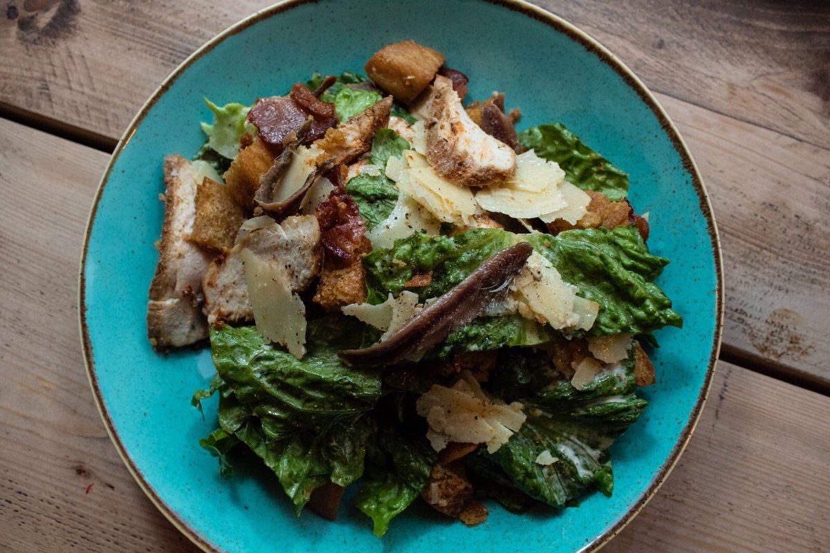 Perfect salads for a perfect bank holiday sunny Sunday 🥗 ☀️ #hale #altrincham #sale #bowdon #manchester #cheshire #cheshirelife #eatmcr #salad #brunch #lunch #bankholiday #sunday #deli #delilife #cafe #cafelife