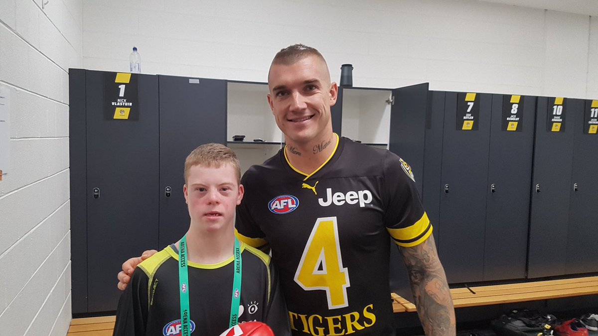 Alec was terrific today working with <a href="/UmpireAFL/">Umpire AFL</a>. He did well to mask his love for <a href="/Richmond_FC/">Richmond FC 🐯</a> He loved his signed footy.  <a href="/JackRiewoldt08/">JR8</a> #AFLTigersFreo @DownSyndromeVic