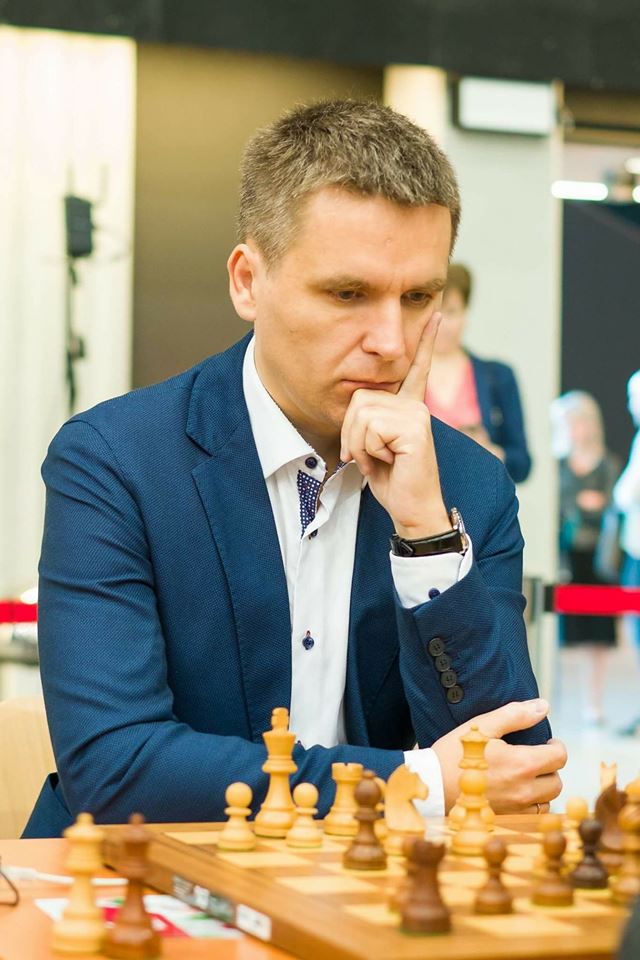 Bartosz Soćko był liderem po 1 dniu VI Turnieju Przyjaźni Polsko-Węgierskiej! Czy uda mu się wygrać? 🤔  Zapraszamy na chesscup.com.pl 
#chesscup