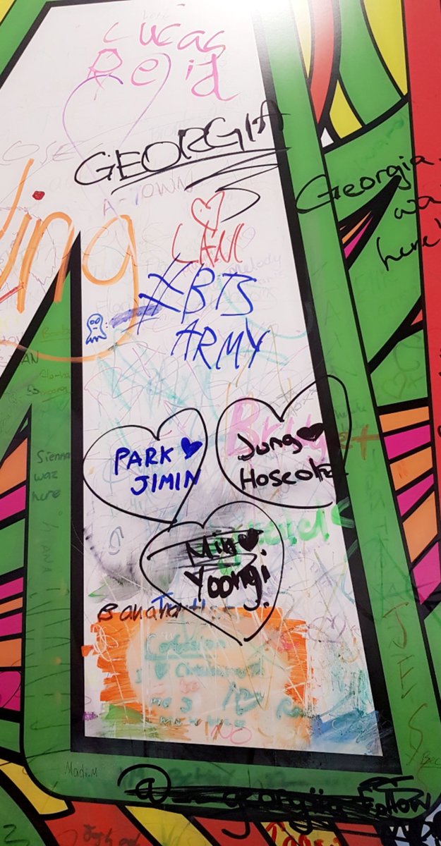 Mochi_JP1013's tweet photo. Just wanna tell the person who wrote this on the of the shopping centre.. I 💜 you 
@BTS_twt  #BTS #RM #bts_twt #BTSWORLDTOUR #BTSARMY #BTSBBMAs #BTS #지민 #Yoongi #JHOPE #VMINDanceChallenge #PremoisMTVMiaw #MTVBKRPOPBTS #화양연화TheNotes #VMINDanceChallenge https://t.co/UdRtlnOnX7