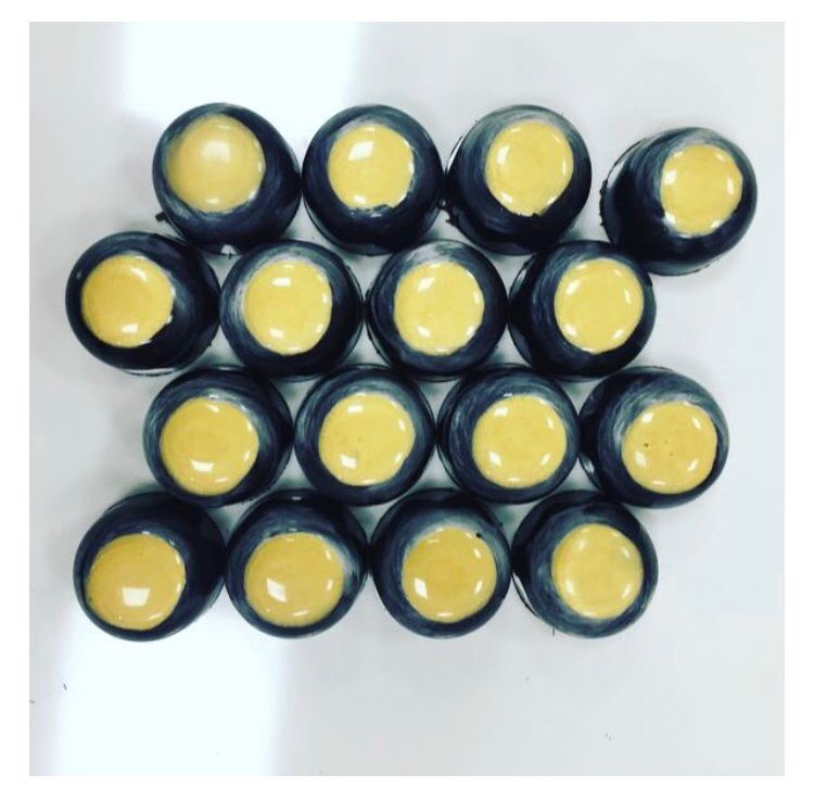 studiochoc's tweet image. A chocolate designed for a wedding! If you want handcrafted chocolates with a specific flavour and colour theme for your upcoming wedding then get in touch with us info@studio-chocolate.co.uk 
#StudioChocolate