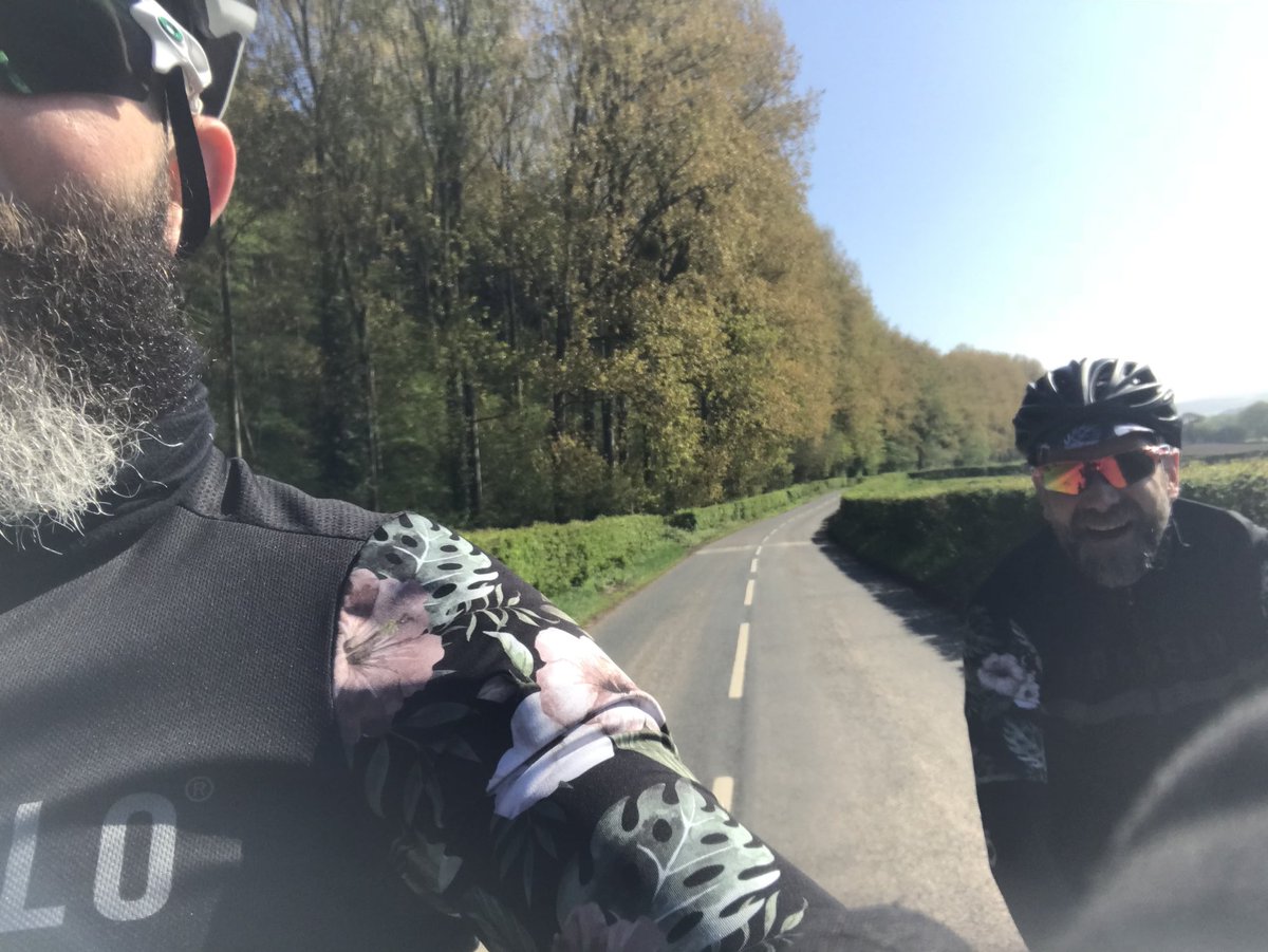 daithetooth's tweet image. “Are you guys from a magazine? Some sort of hipster audax team??” #doyouevenaudaxbro #beardedbros