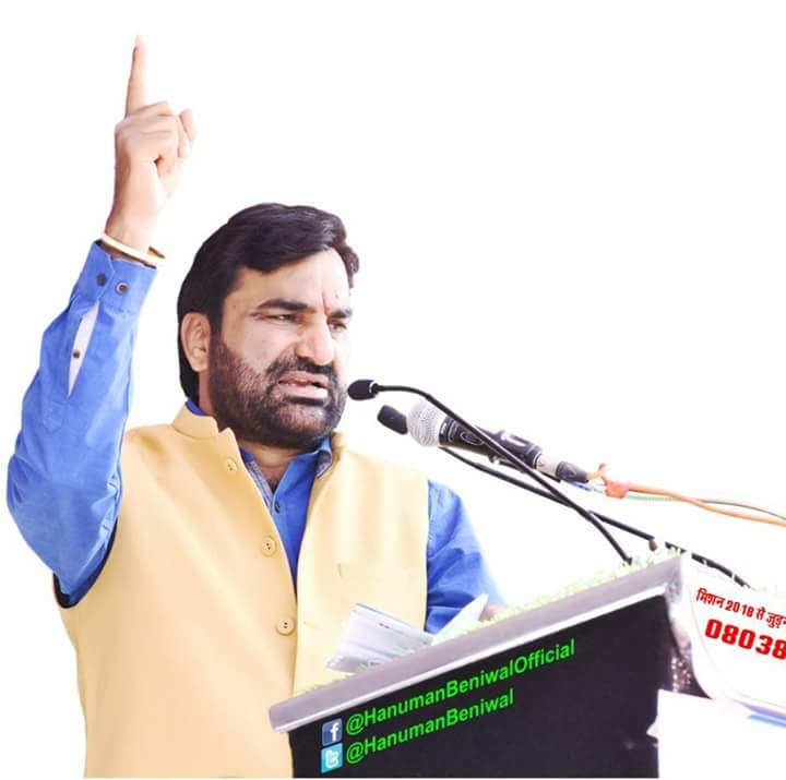 Manaramjaat1's tweet photo. "किसान युवा आगे आएं
सोयी हुई सरकार जगाएं!" 
#VillageShutdown 
#TeamHB #HanumanBeniwal https://t.co/1fwV1K5GaC https://t.co/k8D3kitHz5