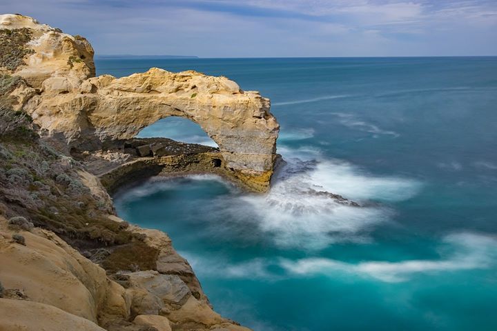 stevenlight_co's tweet photo. Australia has cool rocks in their ocean too. https://t.co/FsWKAp51gF