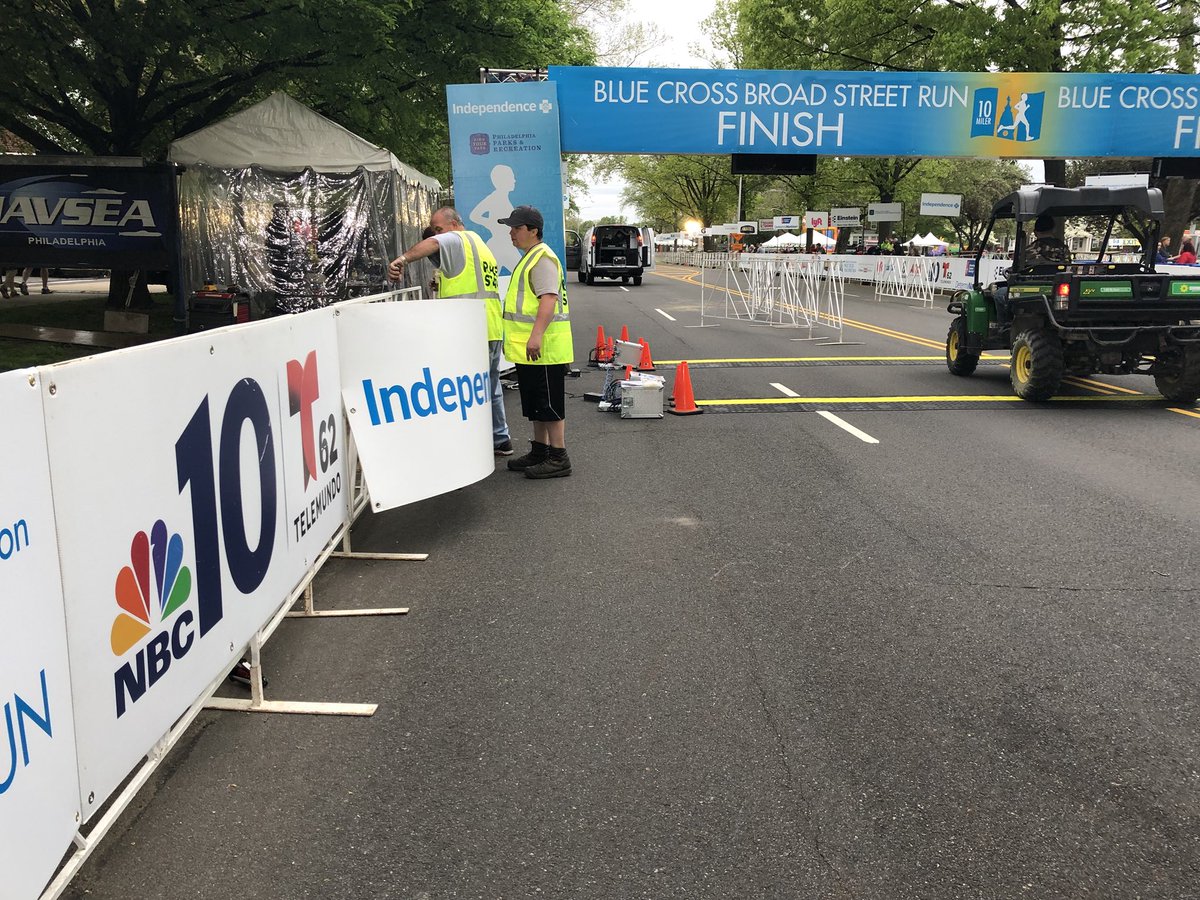 YaimaCrespoNews's tweet photo. Quien lograra llegar a la meta primero! Vea nuestra cobertura comenzando a las 8a. @Telemundo62 #EquipoT62 #TeamNBC10 #BCBSR18
#IBXRun10 https://t.co/wEbFfIEudR