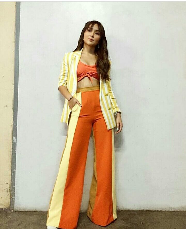 _knfooord's tweet photo. She's so beautiful π Kathryn's outfit at Asap π
#djpshawarmashackforever #kathforpondsskinperfector #kathperfectforponds https://t.co/27fxULOBAX