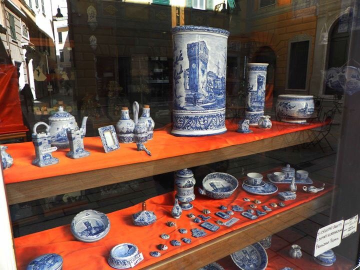 ProgettoSmartic's tweet photo. Passeggiando tra i caruggi del centro storico di Savona ci si meraviglia alla vista della Cappella Sistina, di creazioni uniche di ceramica bianco-blu, della maestosità della fortezza del Priamar, dei profumi della farinata di grano, della panissa e del chinotto. 
@INTERREGTweets https://t.co/qTmorRiwxo