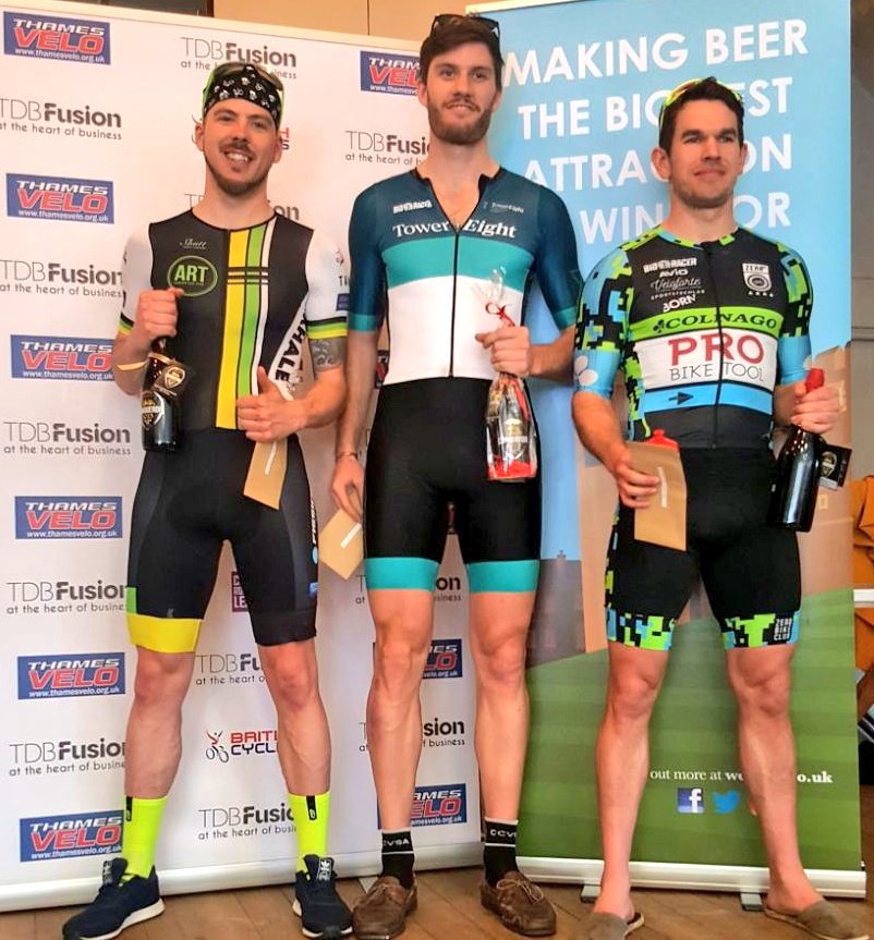 ThamesVelo's tweet photo. The podium of the 3/4 race. 
Winner - Llewelyn Lunch
2nd - Darren Milligan
3rd - Matthew Elder

Each receiving their prizes and bottle of Conqueror from @WindsorEtonBrew https://t.co/lz6ElKiOW4