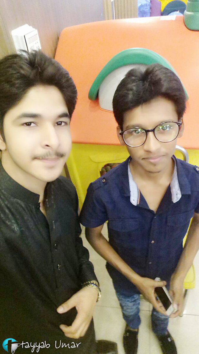tayyabumar_co's tweet photo. #tayyabumar
#2k18 #selfie #smile #GlassesTwitter #partytime #weekend 
@chtayyabumar https://t.co/y7dzNMgsLU