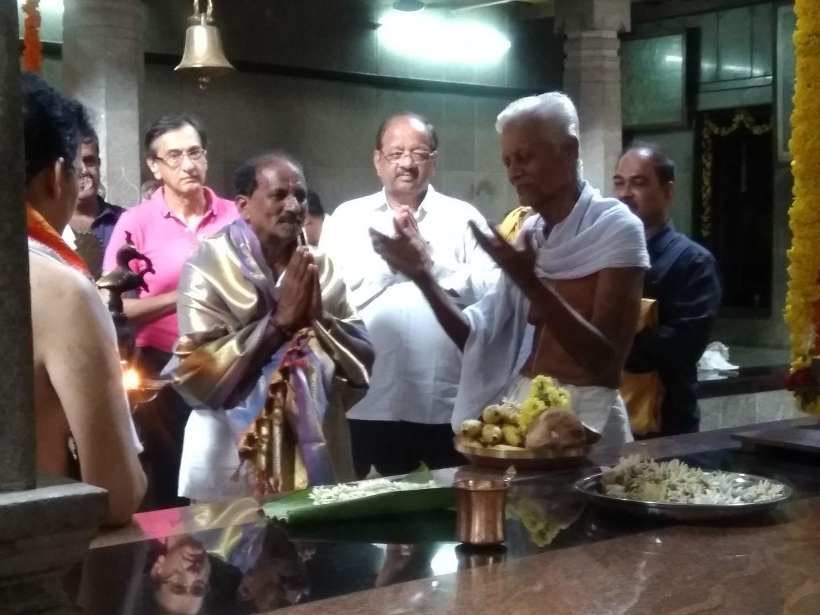 lalajirmendon's tweet photo. 👆*ಕಾಪು ವಿಧಾನಸಭಾ ಕ್ಷೇತ್ರದ ಬಿಜೆಪಿ ಅಭ್ಯರ್ಥಿ ಲಾಲಾಜಿ ಆರ್ ಮೆಂಡನ್  ಅವರು  ಸಾಂತೂರು ಸುಬ್ರಹ್ಮಣ್ಯ ದೇವಸ್ಥಾನದಲ್ಲಿ  ಮುಂಬೈ ಬೋರಿವಲಿ ಮಾನ್ಯ ಸಂಸದರಾದ ಗೋಪಾಲ ಶೆಟ್ಟಿ ಅವರ ಜೊತೆ ಪ್ರಾರ್ಥನೆ ಸಲ್ಲಿಸಿದರು.* https://t.co/qFVkQXAIBa