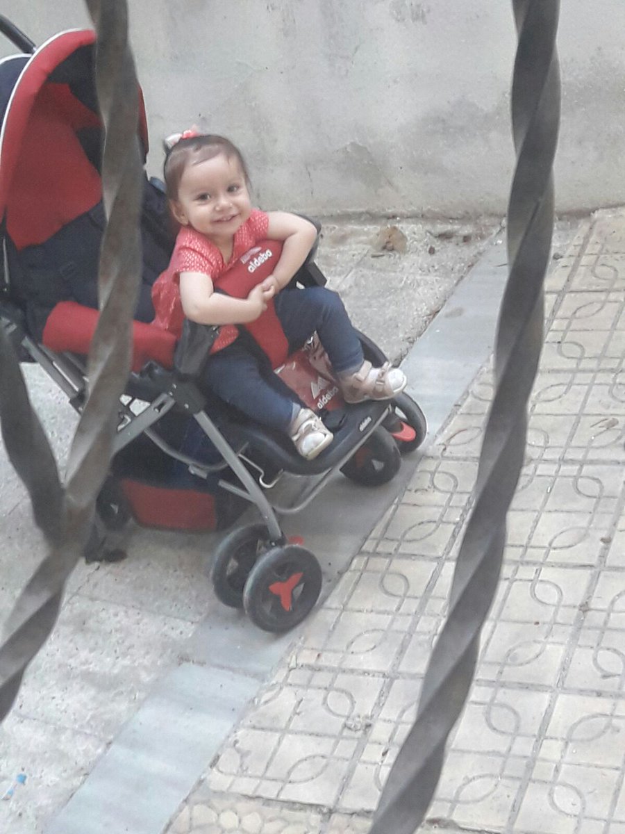 prjct668's tweet photo. Weer een haatdragend actie van de Turkse politie: 
De vader en moeder (Necla &amp; Ensar) van Iclal(2 jaar) zijn vannacht gearresteerd.Iclal lijdt aan heupbreuk en is in behandeling!Baby's horen bij hun ouders te zijn, vooral in zo een situatie!Niet zwijgen aub! #668Babies #Turkije https://t.co/VuLDLx5QGL