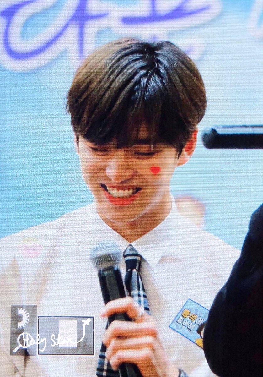 HolyStar0417's tweet photo. 180506 용산팬싸

#홍석 #양홍석 #HONGSEOK #ホンソク #펜타곤 #PENTAGON @CUBE_PTG https://t.co/q5lO93B9Y1