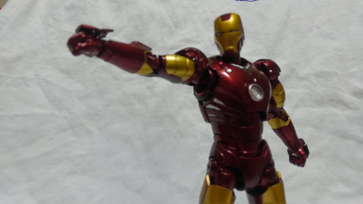 いも男爵 アーツアイアンマンはマーク50 7からは腕武装も付くようになったけど アイアンマンシリーズ のマーク3から武器付けておけば評価ももっと違っていたかと思うと残念でならない なんでバンダイもミサイルパーツとか付けなかったんだろ