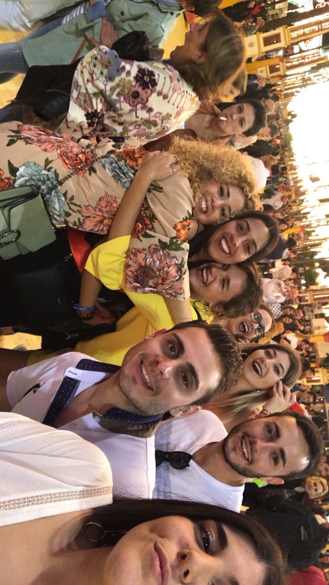 Blancarguezm's tweet photo. Porque cuando nos juntamos pasan cosas maravillosas!!!  #miferiaymisniñas #cumpleflamencornio https://t.co/IiWwvpKkfm