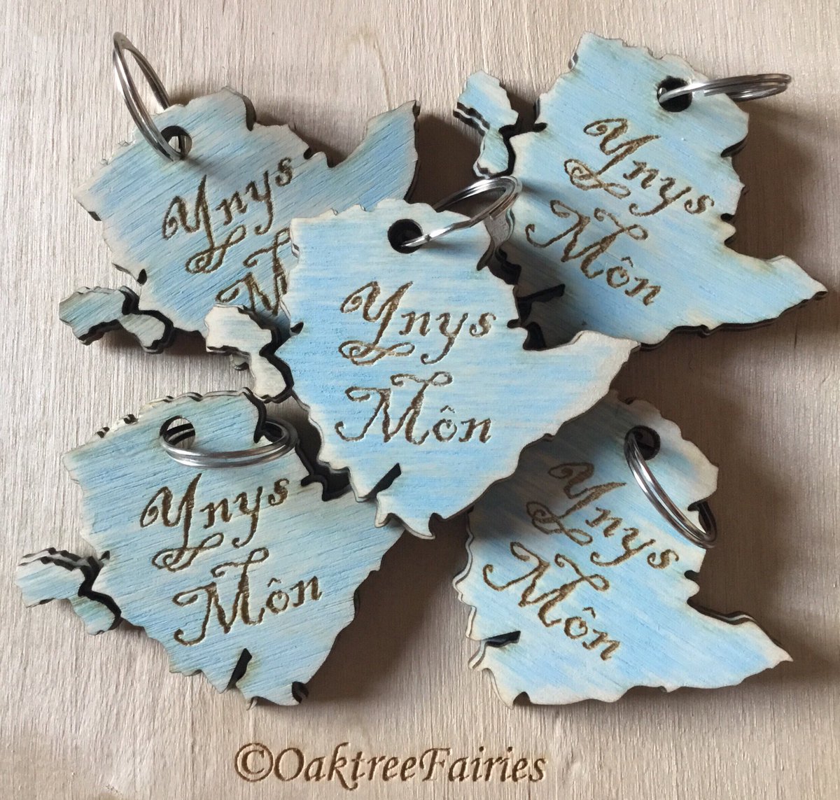 Keyrings for business’ on #Anglesey these are lovely as welcome gifts for holiday let’s and caravan parks.
Email us for a quote oaktreefairies@sky.com
Or message us 😊