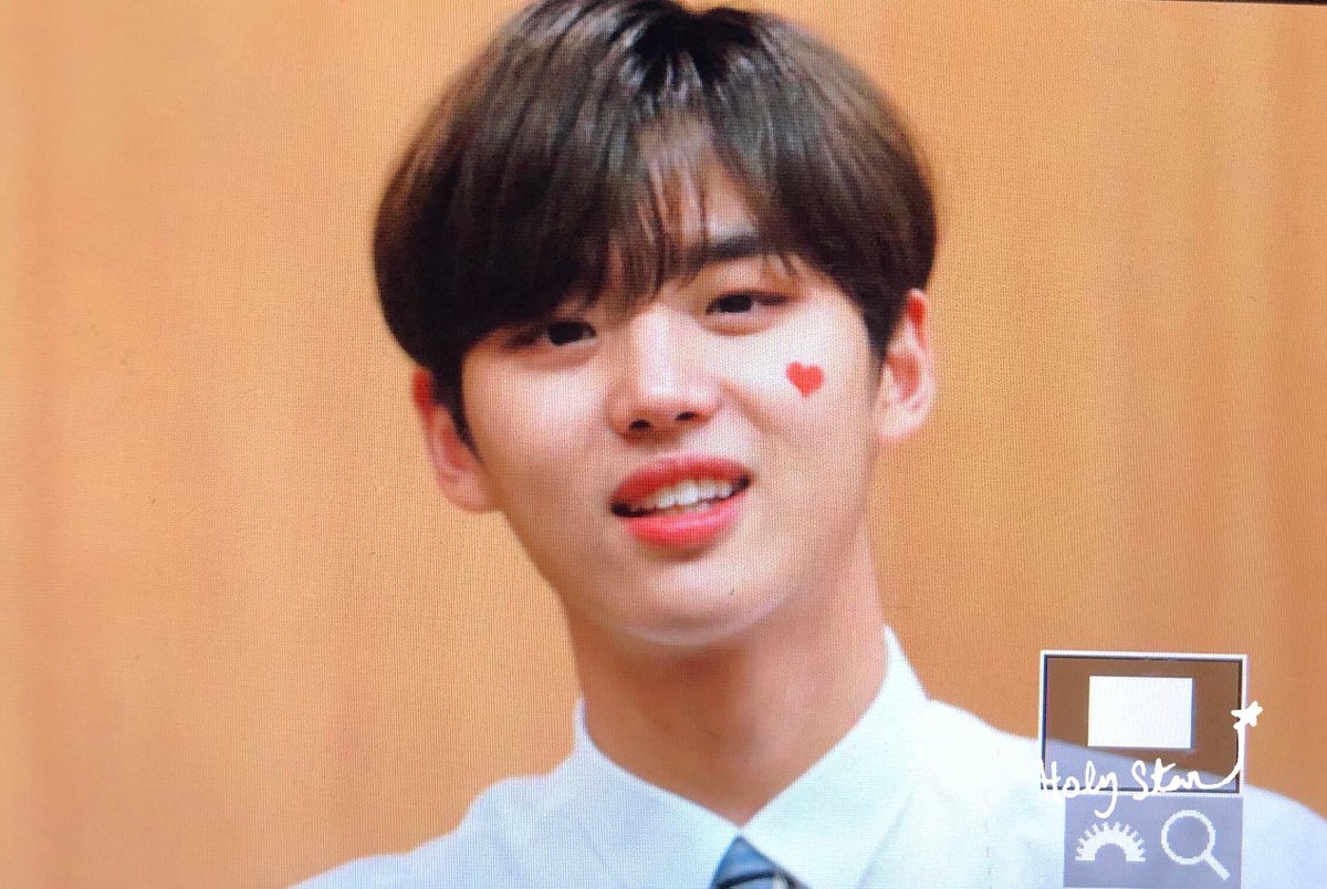 HolyStar0417's tweet photo. 180506 용산팬싸

#홍석 #양홍석 #HONGSEOK #ホンソク #펜타곤 #PENTAGON @CUBE_PTG https://t.co/QWxh0GxUtN