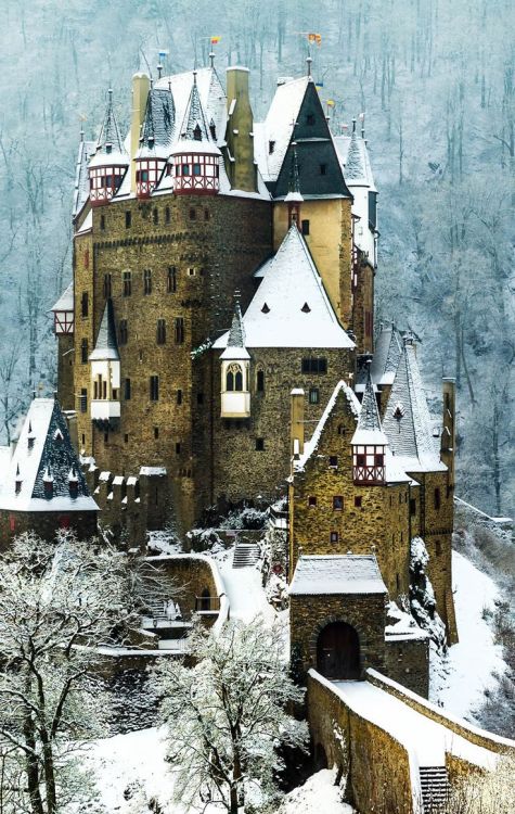 Castles tweet media