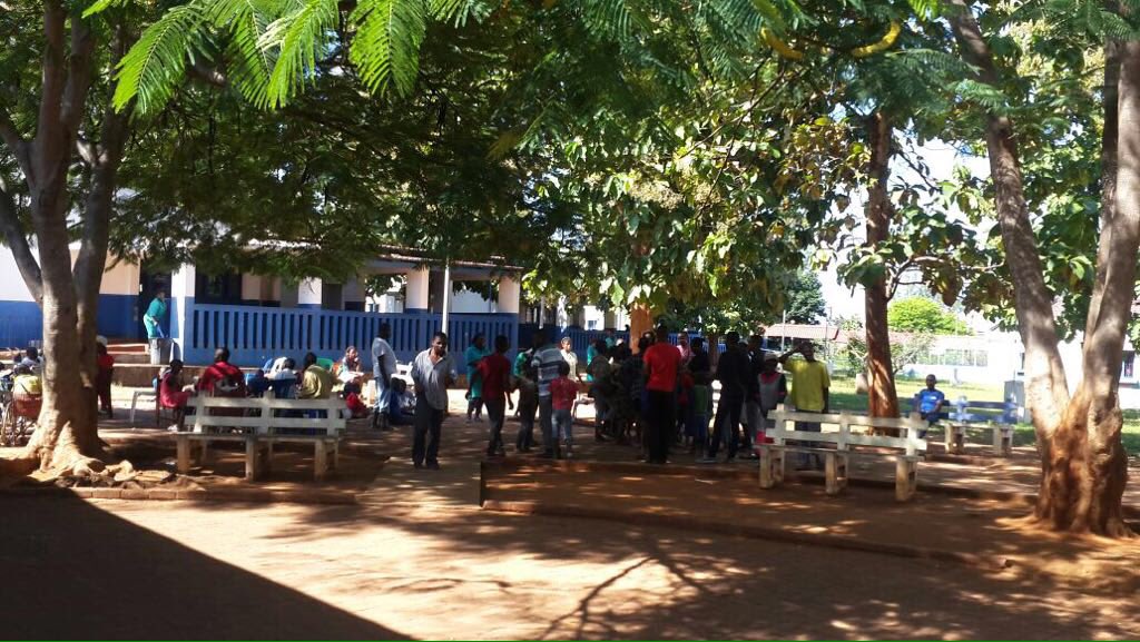 i_collinson's tweet photo. Prezados amigos, OBRIGADO à todos os q ajudaram e deram parte d seu tempo e atenção à campanha beneficente n Infantário da Matola. Foi possível angariar 100 colheres, 100 copos 200 fraldas farinha 10kg x2 arroz 25kg 400 luvas 4 cuvetes Roupa e Sapato de menina 15 Mantas #MWFDAY https://t.co/bg4fU5QKF7