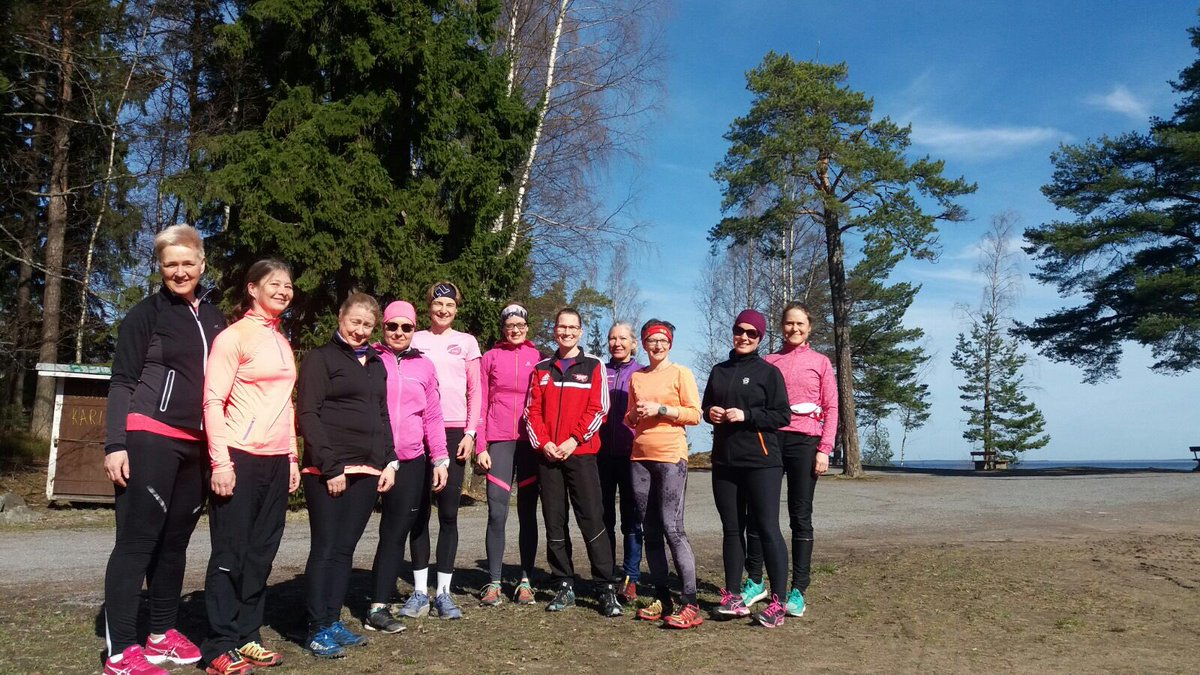 Aurinkoa ja energiaa tänään #nicetrail yhteislenkillä ☀️ Seuraava ilmainen polkujuoksutreeni tarjolla #unelmienliikuntapäivä'nä 10.5. klo16 UKK:lla Kaupissa. Nähdään silloin! #polkujuoksu #juoksu #liikunta #hyväfiilis