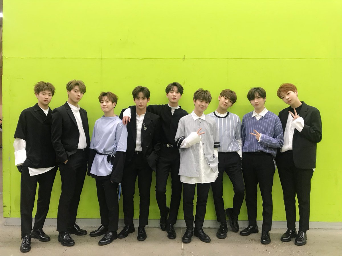 official_UN_B's tweet photo. [#NOW_UNB] 
BOYHOOD 마지막 팬사인회, 2018아시아모델어워즈 까지 함께 해주셔서 감사합니다. 유앤비가 가는곳이 어디든 함께 해주는 팬분들이 계시기에 오늘 같은 하루도 주어지는 것이겠죠. 고마워요 그리고 사랑합니다❤️

#유앤비 #UNB #고맙고고마워 https://t.co/e790Zm2TiB
