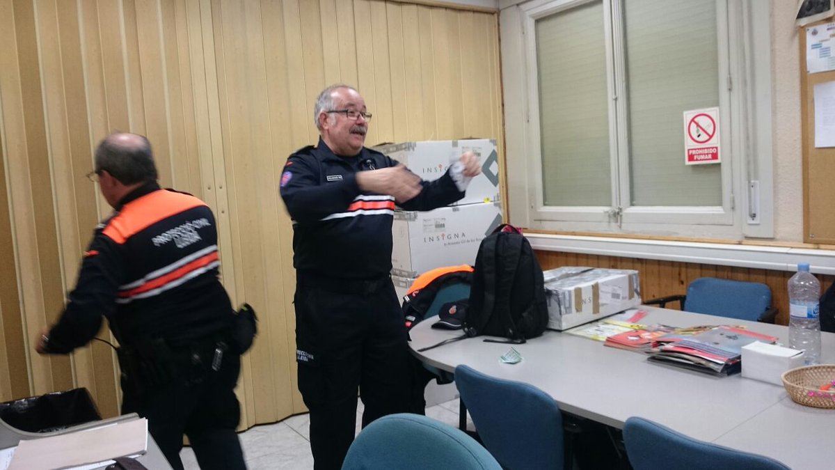JoseMFLleida's tweet photo. #ProtecciónCivilLleida hoy 6/5 hemos estado de servicio colaborando con la @gUrbanaLleida y el #DecathlonLleida y @paerialleida en el dispositivo de seguridad de la #Decabike del Decathlon de #Lleida x las calles d #Lleida hasta el parque de la Mitjana y vuelta al Decathlon https://t.co/L4Jrq4aVZa