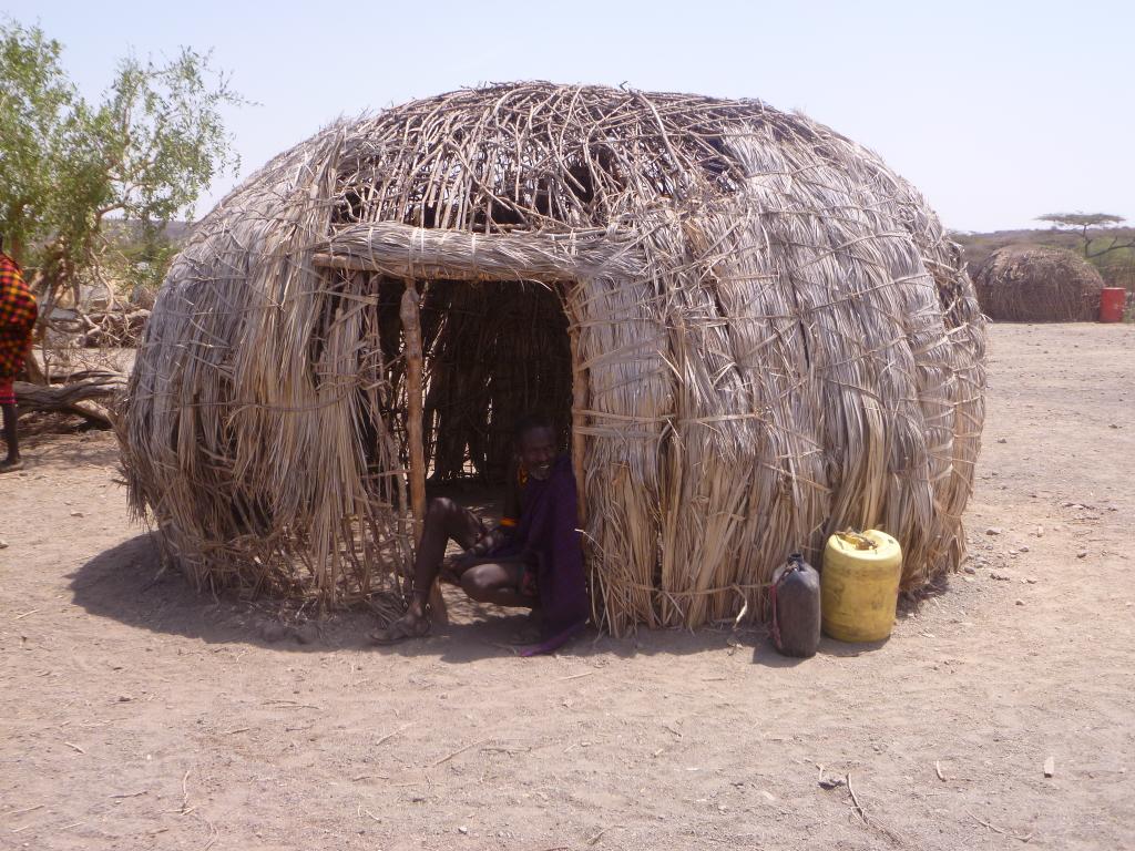 Locham_David's tweet photo. Spoke w/Residents in #Kapedo @TurkanaCountyKE it's very alarming that we have an urgent humanitarian crisis possed by the current  #insecurity situation, in the areas of #Turkana East that have left residents helpless, with No basic commodities supplies &amp; roads are impassible. https://t.co/l9HqhLvAwa