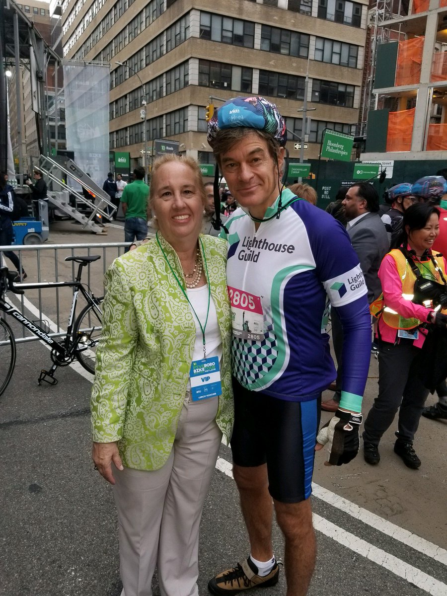 lighthousegld's tweet photo. @galeabrewer, Manhattan Borough President, with @DrOz supporting #TeamLighthouseGuild at today's #TDFBBT.

#EyeRide4LHG https://t.co/ldcUsvMnLx