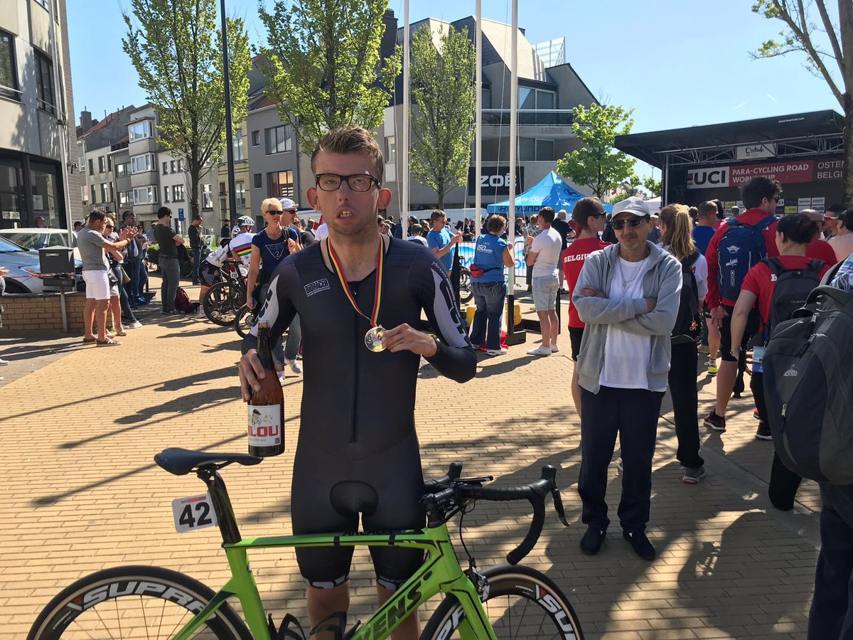 arnoudnijhuis's tweet image. BAM BAM BAM 2de op de wegwedstrijd tijdens de world cup in Oostende (België). 1 centimeter te kort voor plek 1. Maar super blij met dit resultaat😊💪🏻💪🏻💪🏻🥈🥈