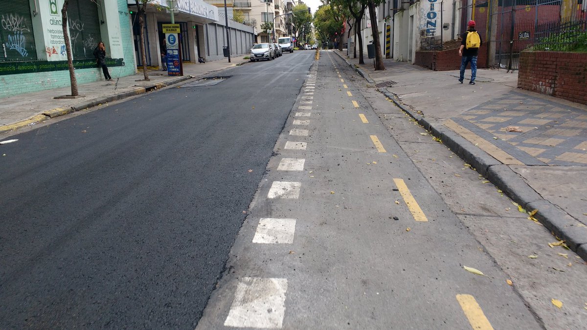 Arreglan el asfalto pero sólo para los automóviles.
¿Por qué?