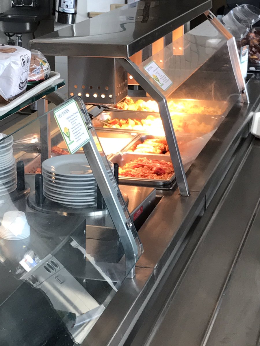 dmannisnot's tweet photo. Vince and the @danahospitality team serving up another awesome meal for #HackWESCAM @L3WESCAM https://t.co/gDTGg5cW4k