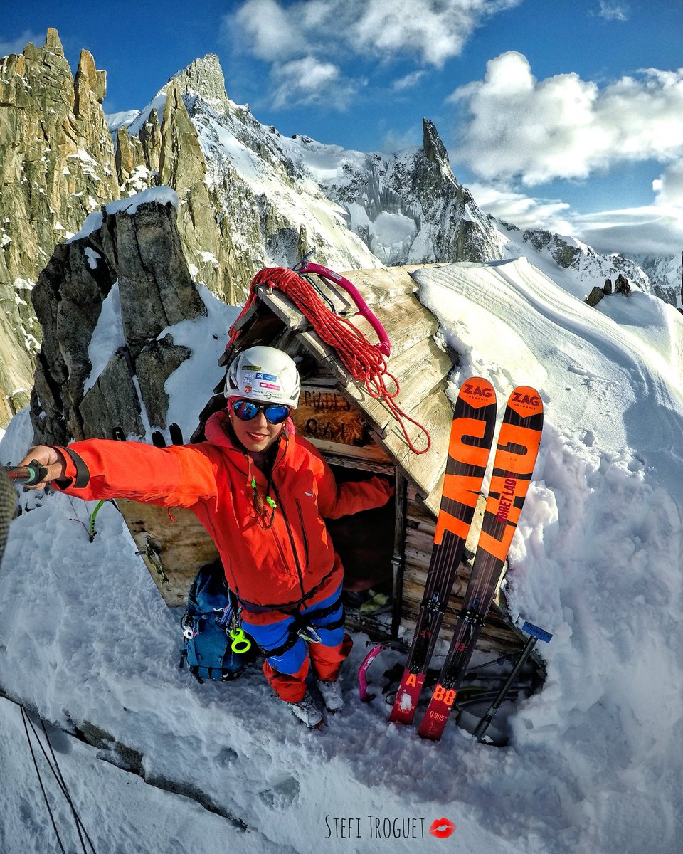 Périades Bivouac 🗻, after the Brèche Puiseux⛏, what a perfect place to spend the night at 3.441m 💫... #Chamonix #France 🇫🇷