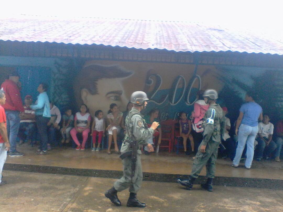 e_maribeli's tweet photo. #Lara en Simón Planas en el simulacro del #20May  con alegría en La E.B.M.J Astures #ElMundoConMaduro @AurimarVargas1 @Fundabit_Lara1 @MPPEDUCACION https://t.co/MtSXGwYzv9