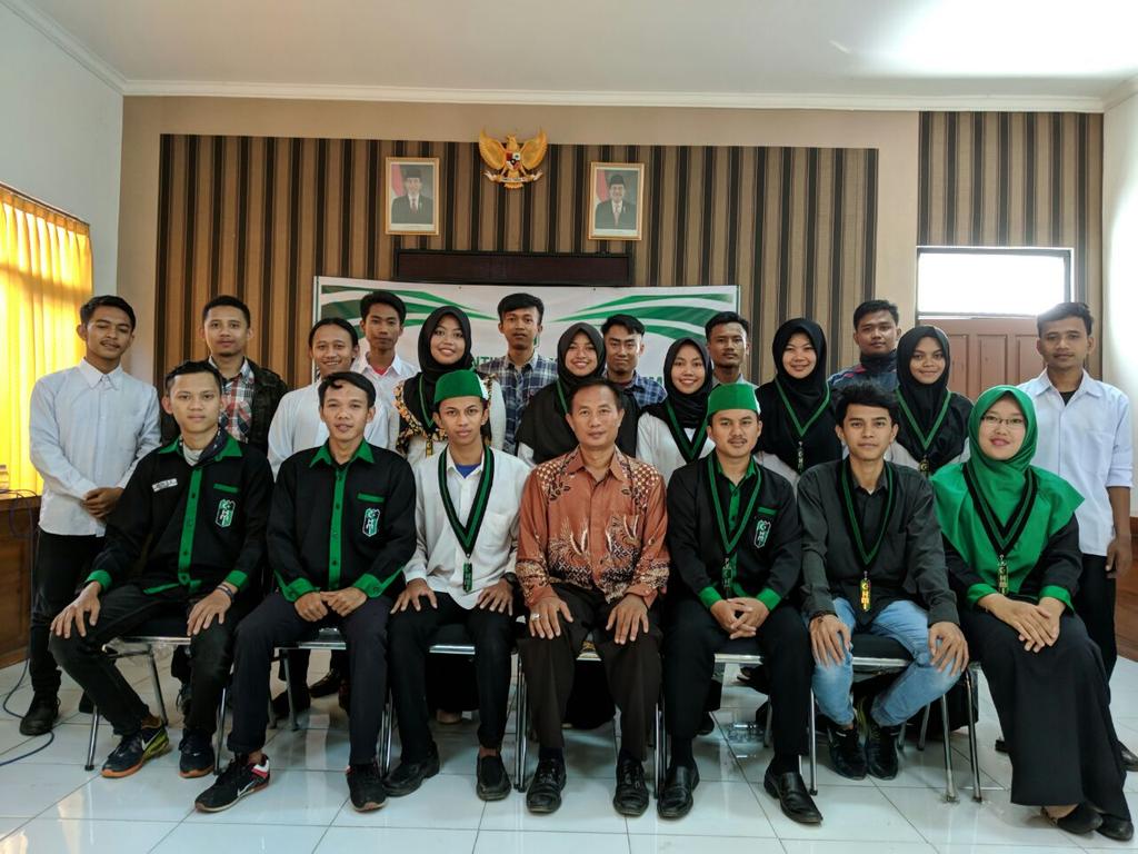 HMI_Subang's tweet photo. Pelantikan pengurus HMI komisariat Miftahul Huda cabang Subang https://t.co/1O8fdm9nI4