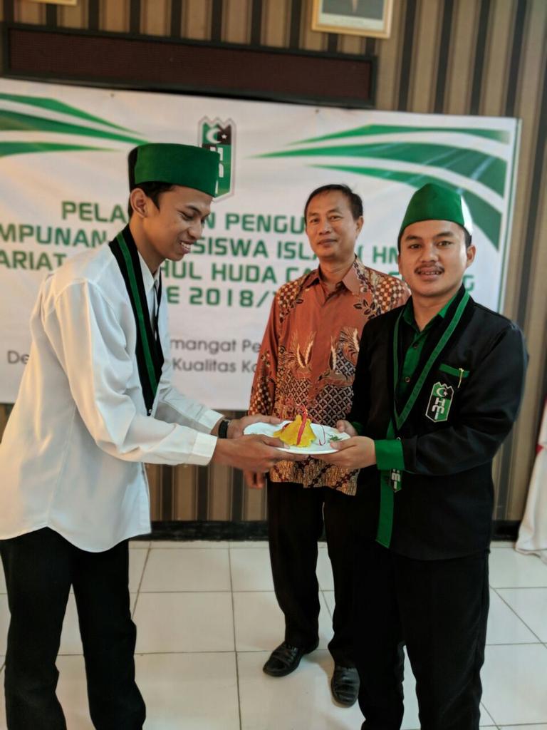 HMI_Subang's tweet photo. Pelantikan pengurus HMI komisariat Miftahul Huda cabang Subang https://t.co/1O8fdm9nI4