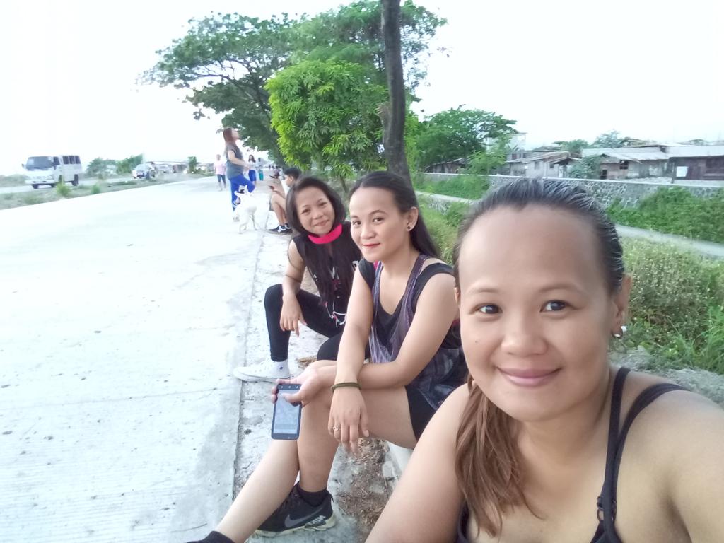 LykaVista's tweet photo. Jogging. https://t.co/AA8zTgdnhR