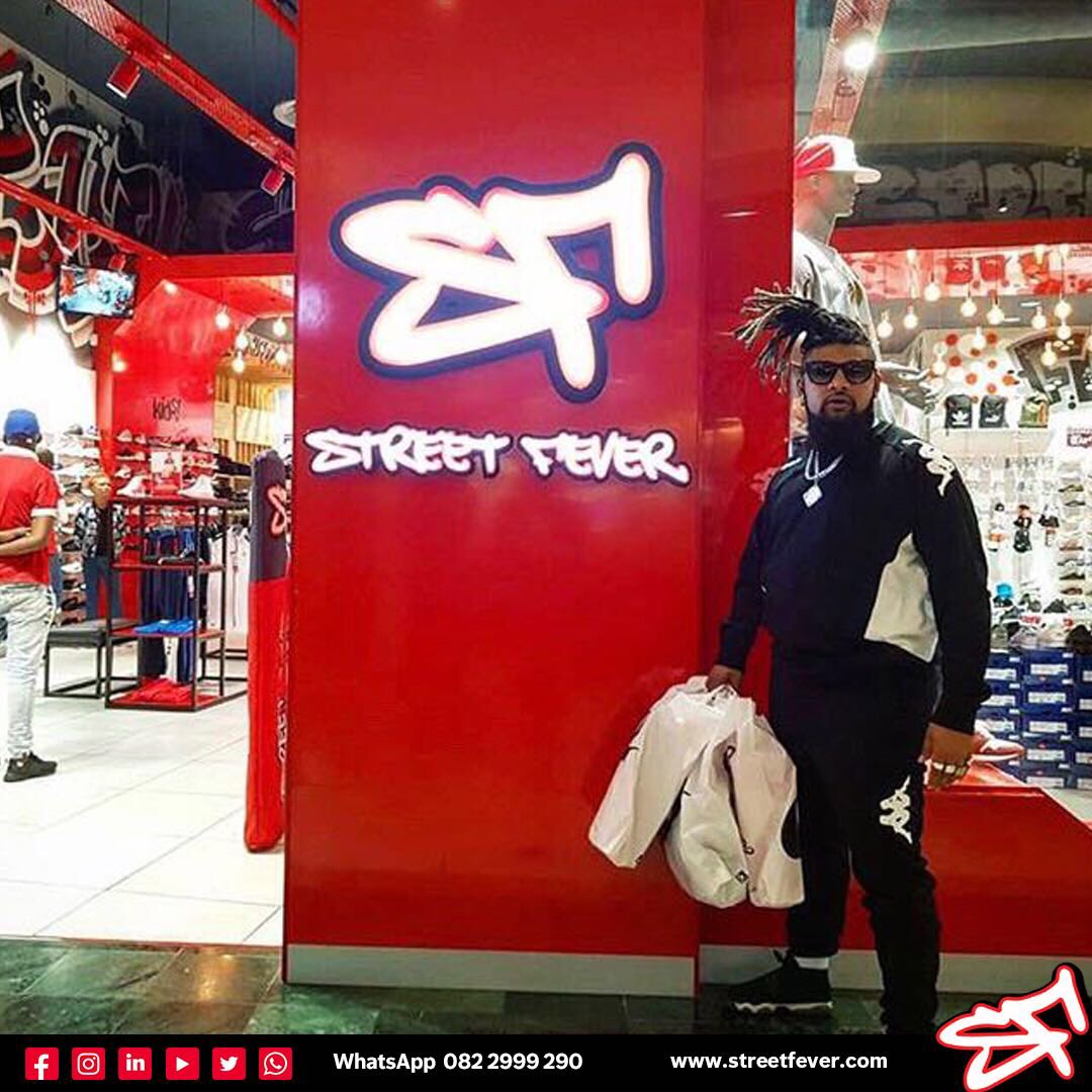 streetfeverza's tweet photo. “Lots of people say they doing it. Until they get shown what doing it really is.”- Mr Meyer🤙🏽
@yuzriq x @streetfeverofficial. Big things coming💥
#streetfeverofficial
#mrmeyer
#themeyerofkaapstad🌍
#watchthisspace
#kicks
#sneakers
#proudlysouthafrican
https://t.co/P7N5P5jCIq https://t.co/fXHNLYyJAq