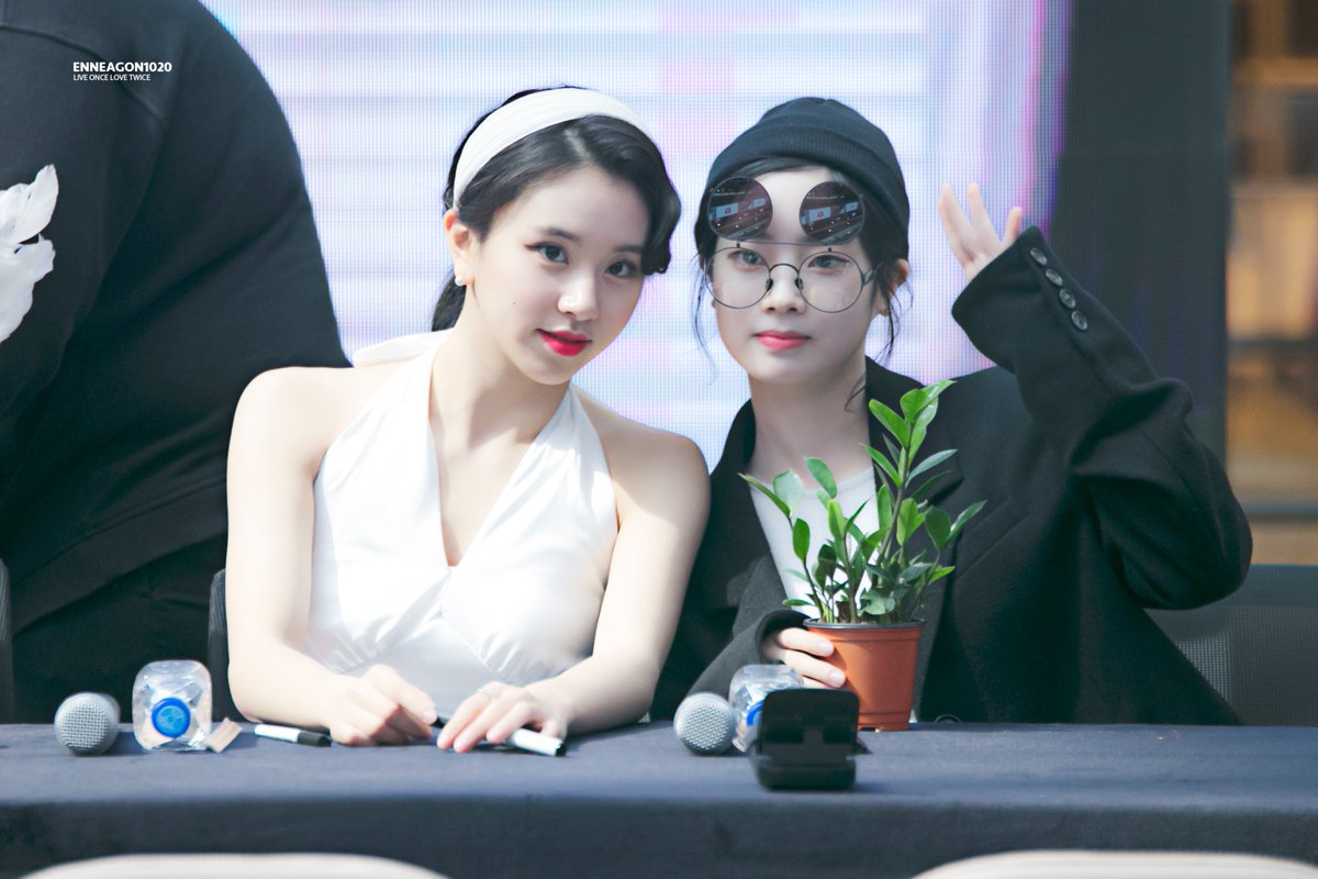 180429 @JYPETWICE #TWICE #트와이스 #DAHYUN #다현 #CHAEYOUNG #채영 채틸다 & 다옹