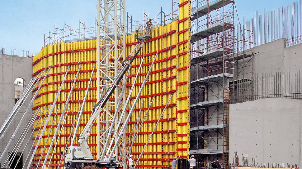 PERIgroup's tweet image. The flexible VARIO GT 24 Girder Wall Formwork can be adapted to suit all geometries and requirements. Also high-grade architectural concrete surfaces can be realized. #periformwork