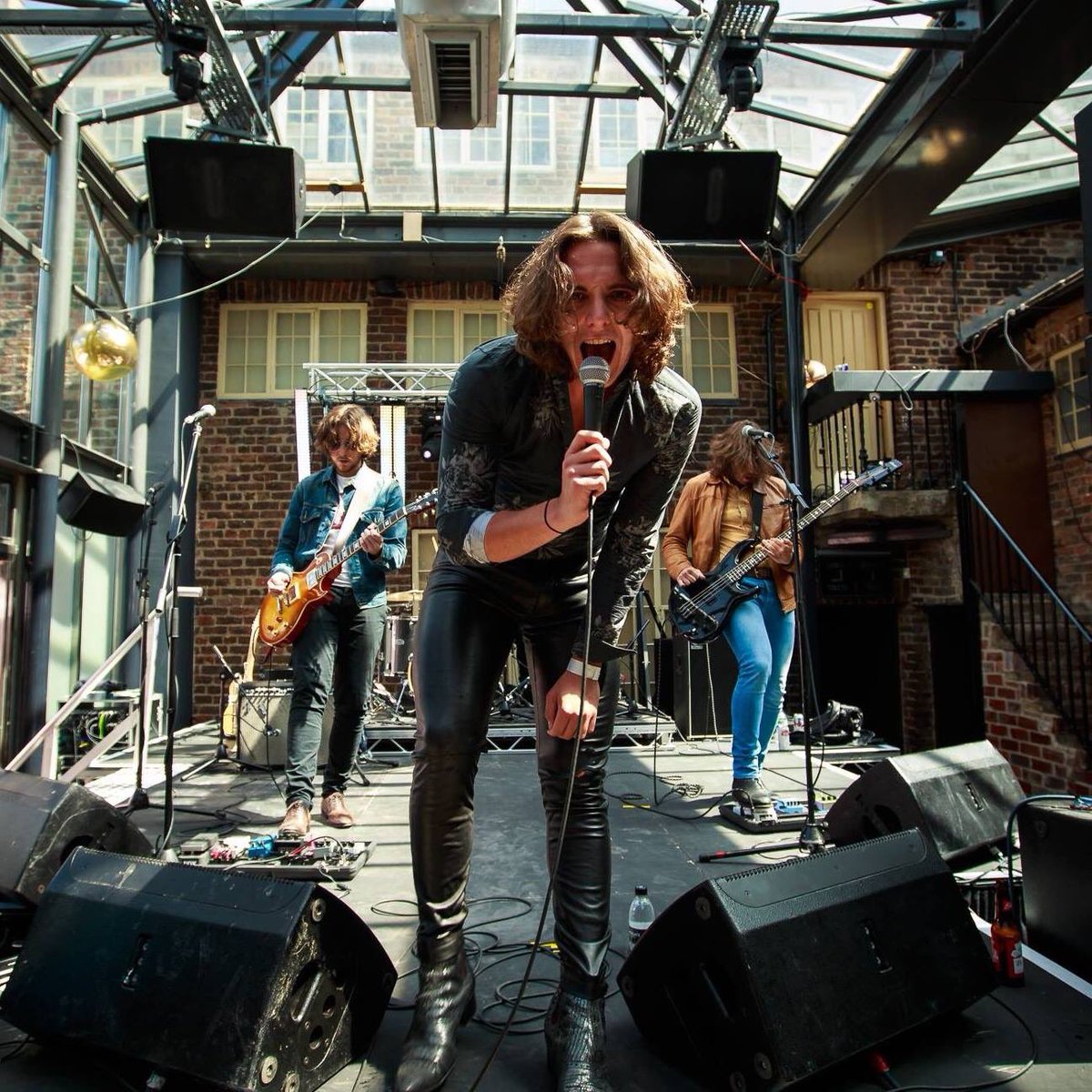 Open <a href="/Spotify/">Spotify</a> And discover this brilliant ( New Single ) #Calling_Your_Name by Liverpool’s magnificent indie rock band ( <a href="/CabezudosBand/">Cabezudos</a> ) open.spotify.com/track/3ml84rFv…