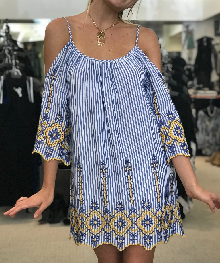 #Summervibes. 🌞 If you're planning a vacation getaway, this dress is for YOU! 🌻✈️ 
#vacation #summergetaway #vacationoutfits #summershopping #dress #boutiquestyle #boutiqueshop #thousandoaks #oakpark #westlakevillage