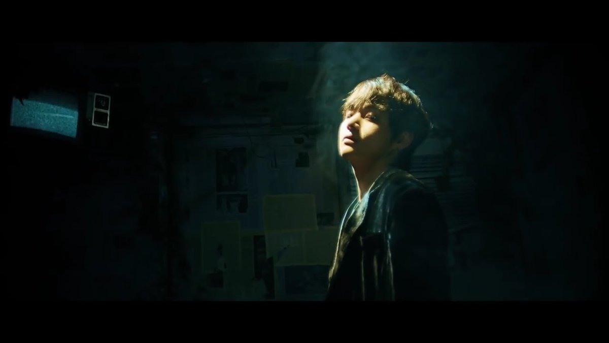 caicedobele1's tweet photo. ARMYS las visitas de YOUTUBE se congelaron y ya paso de 1 Millón de Likes y 200 mil comentarios.💕

@BTS_twt
 #Singularity 
#KimTaehyung 
#NamjoonInspiresMe https://t.co/2d7j6dgQwG