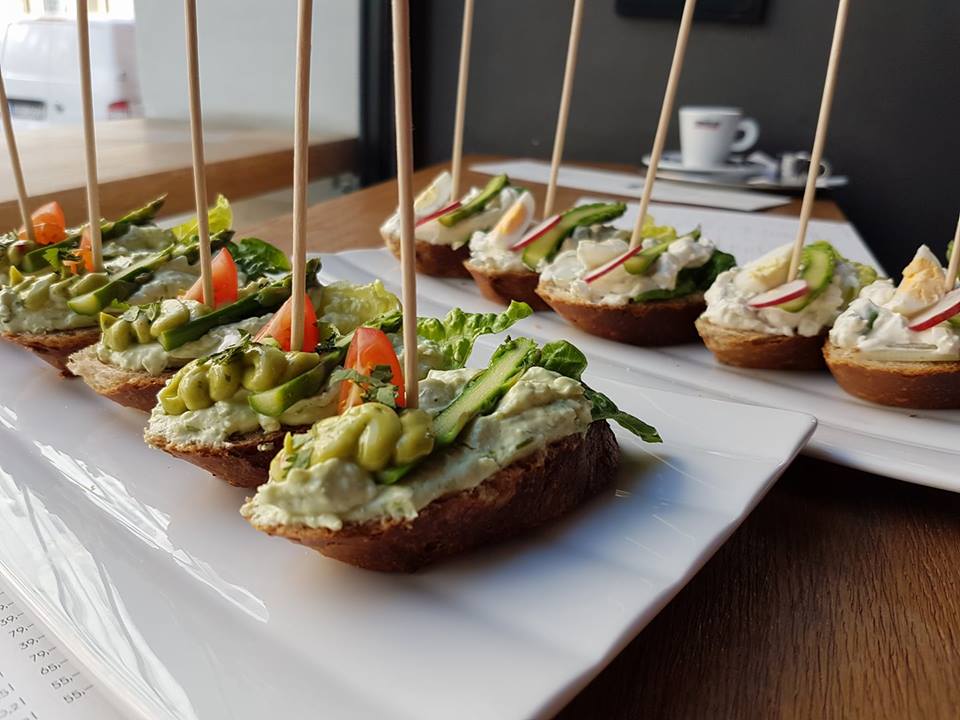 A mame zase nove Spejle!!! Jedeme chrestove bomby!!! Vidime se ve Spejli😉 #bistrospejle #chrest #chlebicky #jednohubky #tapas #novinka #Spejle