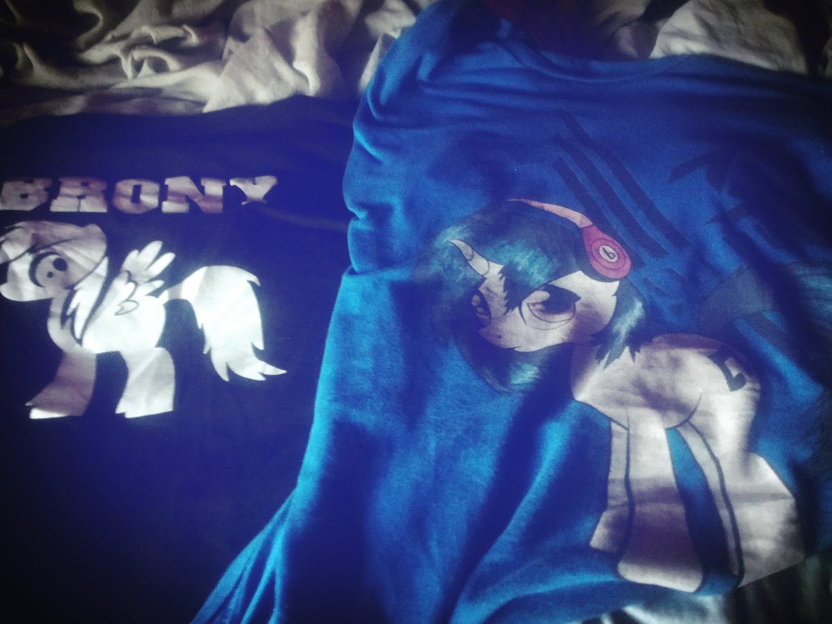DJ_BassPon3's tweet photo. Though #griffishisles is only two weeks away, I'm still making my plans. My blue #vinylscratchmlp shirt for morning and my black #brony shirt for the evening ^-^ https://t.co/r8ncnl7NeU