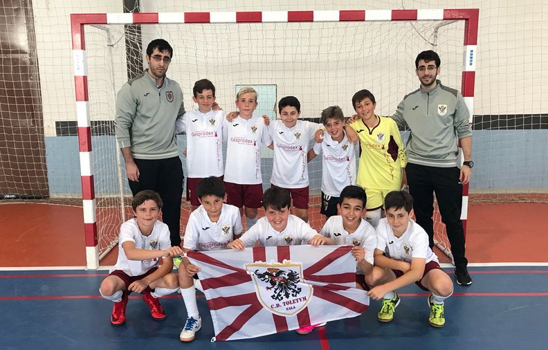 cdtoletvmsala's tweet photo. Fase Provincial Alevín.
No puedo ser, el Alevín del @cdtoletvmsala queda Subcampeón Provincial tras la derrota de hoy ante @cfelitetalavera
Gran fase provincial la disputada por el equipo y ahora a competir en la Fase Regional!!
#toptoptoletvm https://t.co/V7u5SAVun0