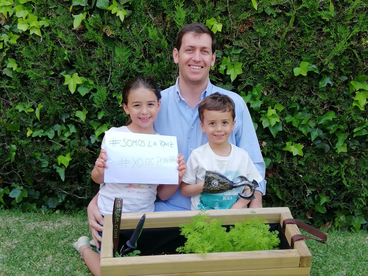 G_A_Ribeiro_'s tweet photo. @Pinedast_HR @lopezverjano @montsald #somoslaraiz
#yomeplanto
Para que ellos puedan tener un planeta para su futuro!!!

Ya que estoy, reto a @SalvadorlvarezG , @SBarranquinho @PauloMurteira https://t.co/680zAa6kWF