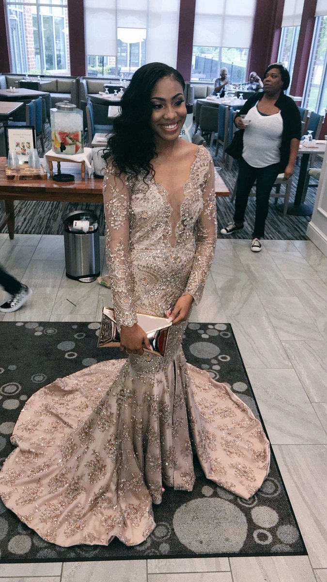 amyia__'s tweet photo. Prom 2k18!✨ https://t.co/JCwkgsJoy2